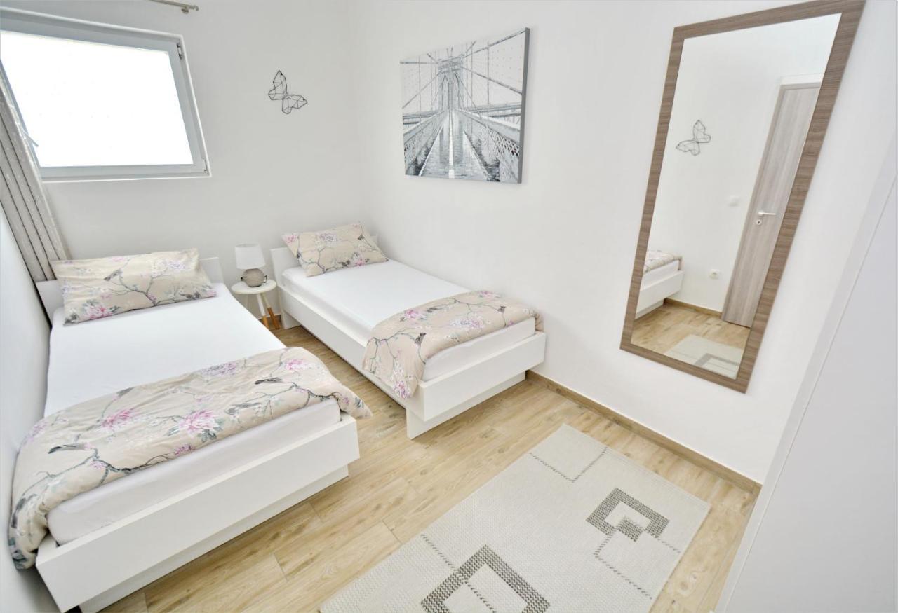 Holiday Home Paulin โอเบรอควาซ ภายนอก รูปภาพ